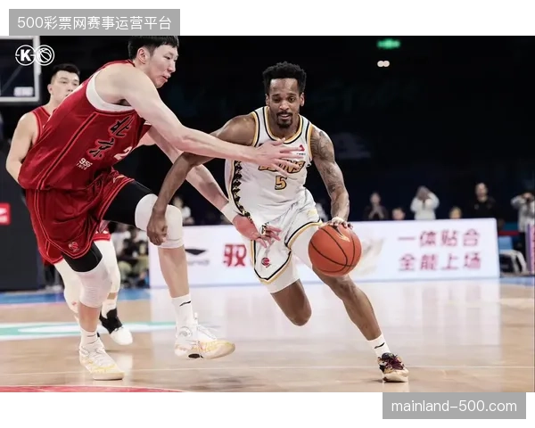 武汉三镇的魔鬼赛程预示着巨大挑战,主教练需合理轮换阵容以应对消耗 武汉三镇的魔鬼赛程预示着巨大挑战,主教练需合理轮换阵容以应对消耗